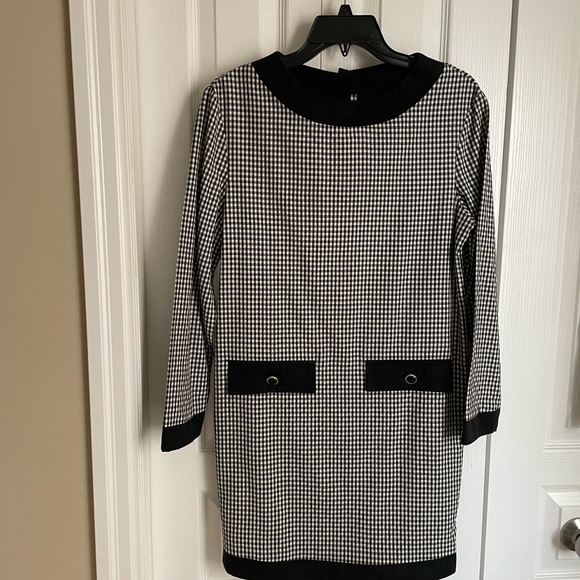 Mini dress - Picture 1 of 6